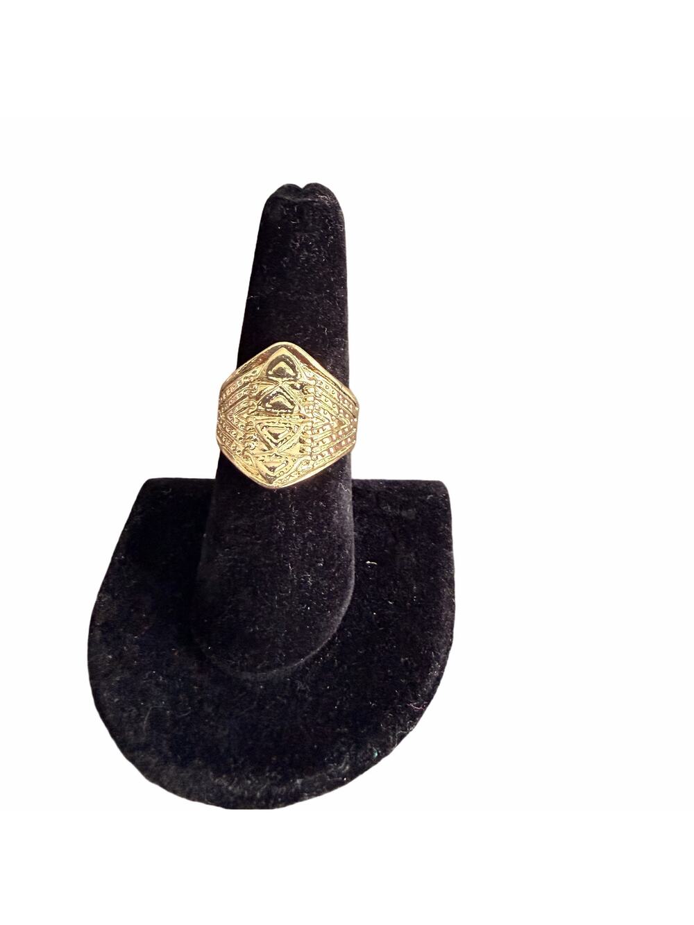 🍭6/$30 Gold tone shield metallic statement ring - size 8.25